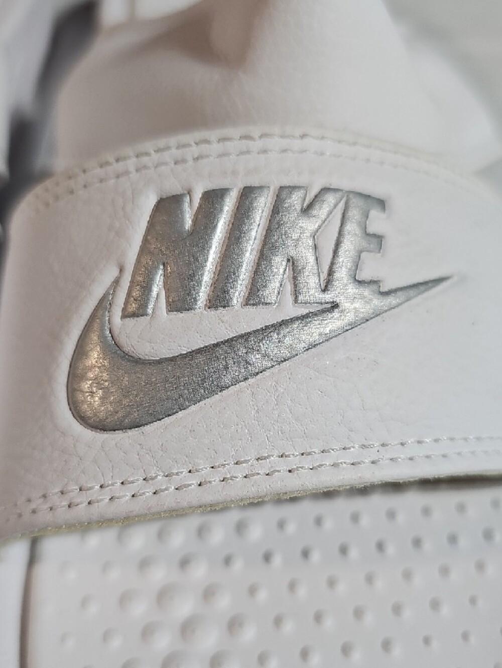 Nike Womens White Adjustable Slide Sandals - Picture 5 of 10
